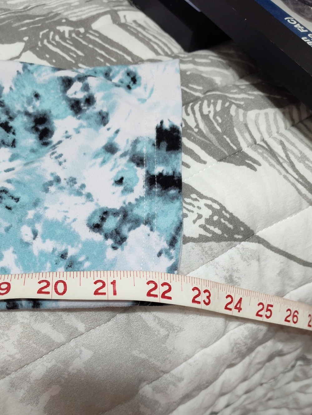 Time and Tru Cropped Leggings, White, Blue & Black Tie Dye, Size XXL (20) - Picture 11 of 12